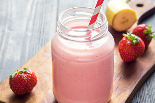 Smoothie φρούτων φράουλας και μπανάνας