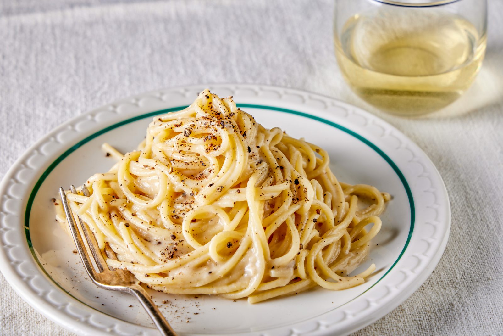 Μακαρονάδα cacio e pepe