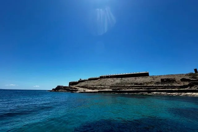 Γυάρος: Κίνδυνος να μείνει χωρίς προστασία η θαλάσσια περιοχή της