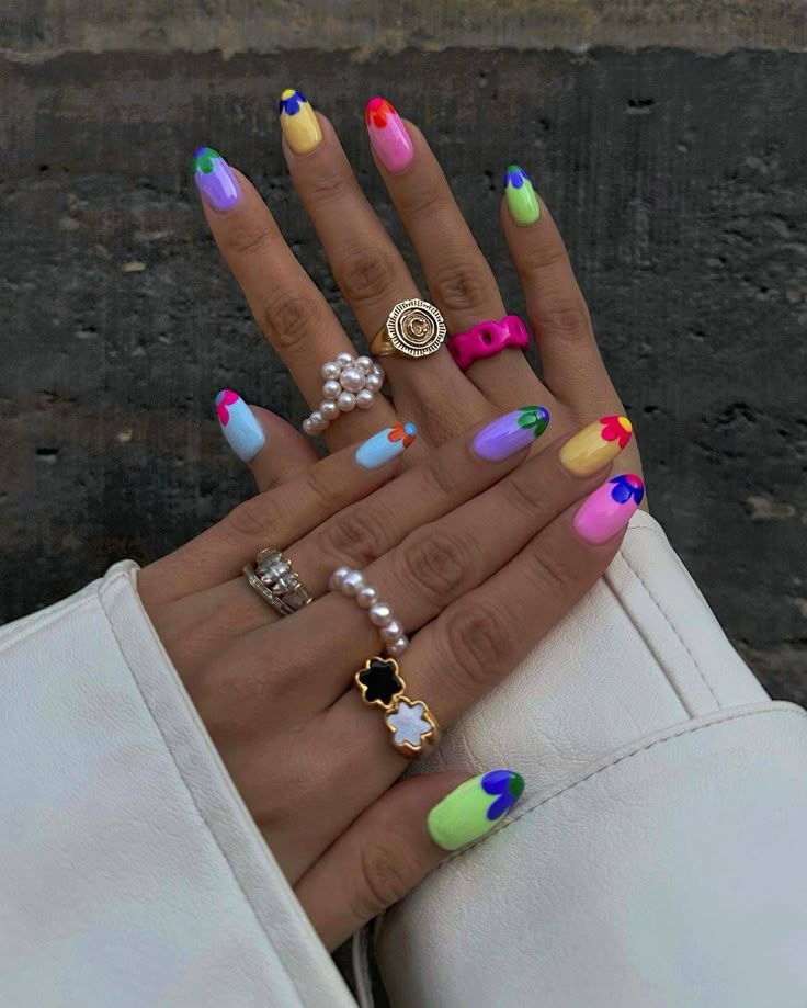 Καλοκαιρινό Manicure: Χρώματα που Ταιριάζουν με το Μαύρισμα