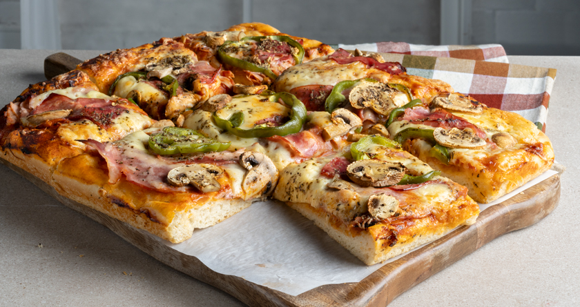 Εύκολη τραγανή πίτσα με cream cheese crust