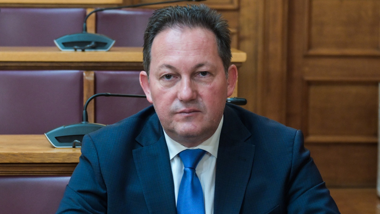 «Χρόνια πολλά Ελλάδα» με σημαία φτιαγμένη με ΑΙ