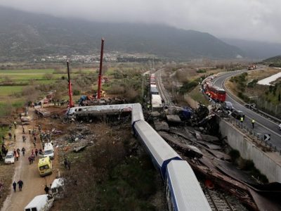 Τέμπη 2023- Η περιγραφή της τραγωδίας από κόκκινο και μπλε φακό.